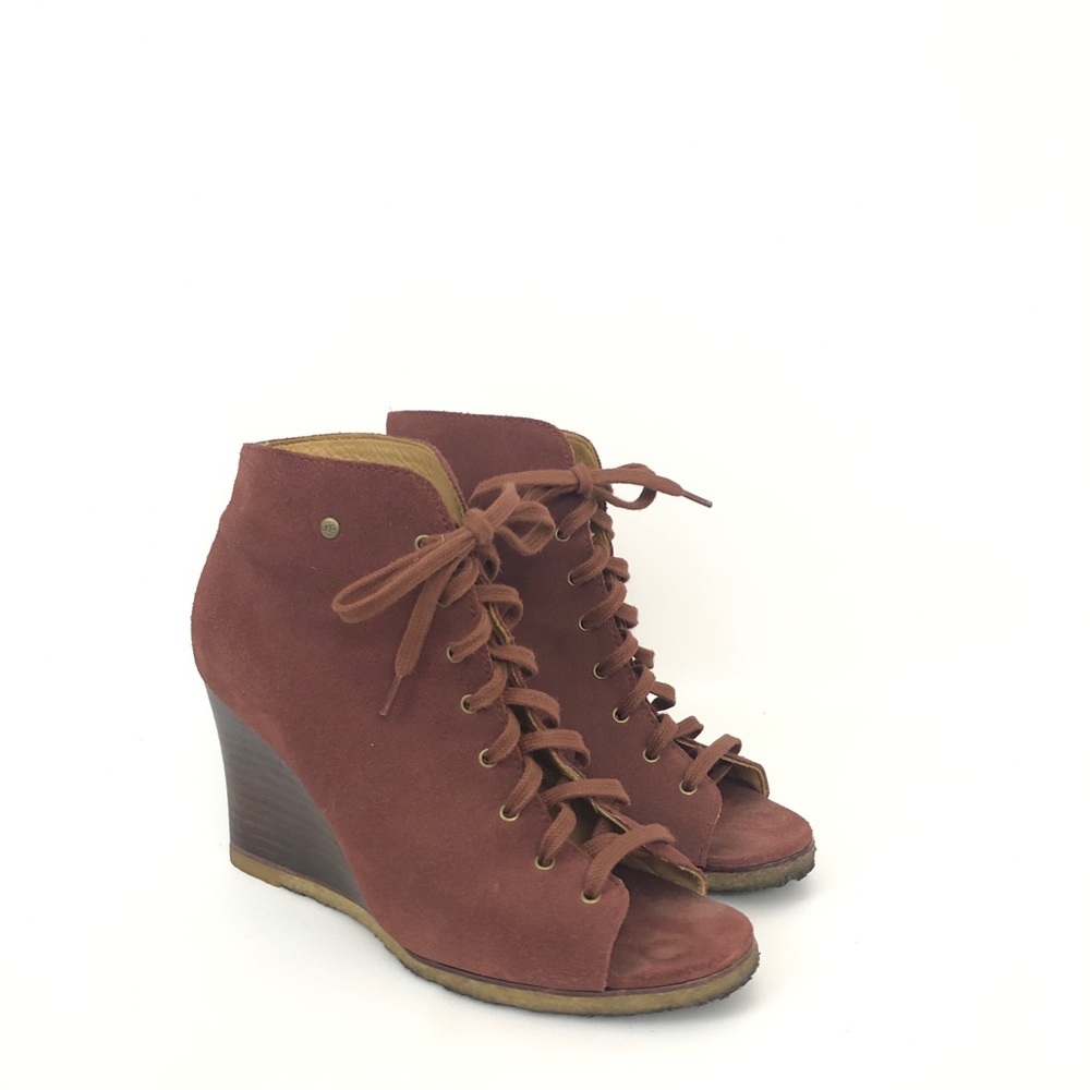 UGG Size 6 Elyse Suede Lace Up Wedge Bootie